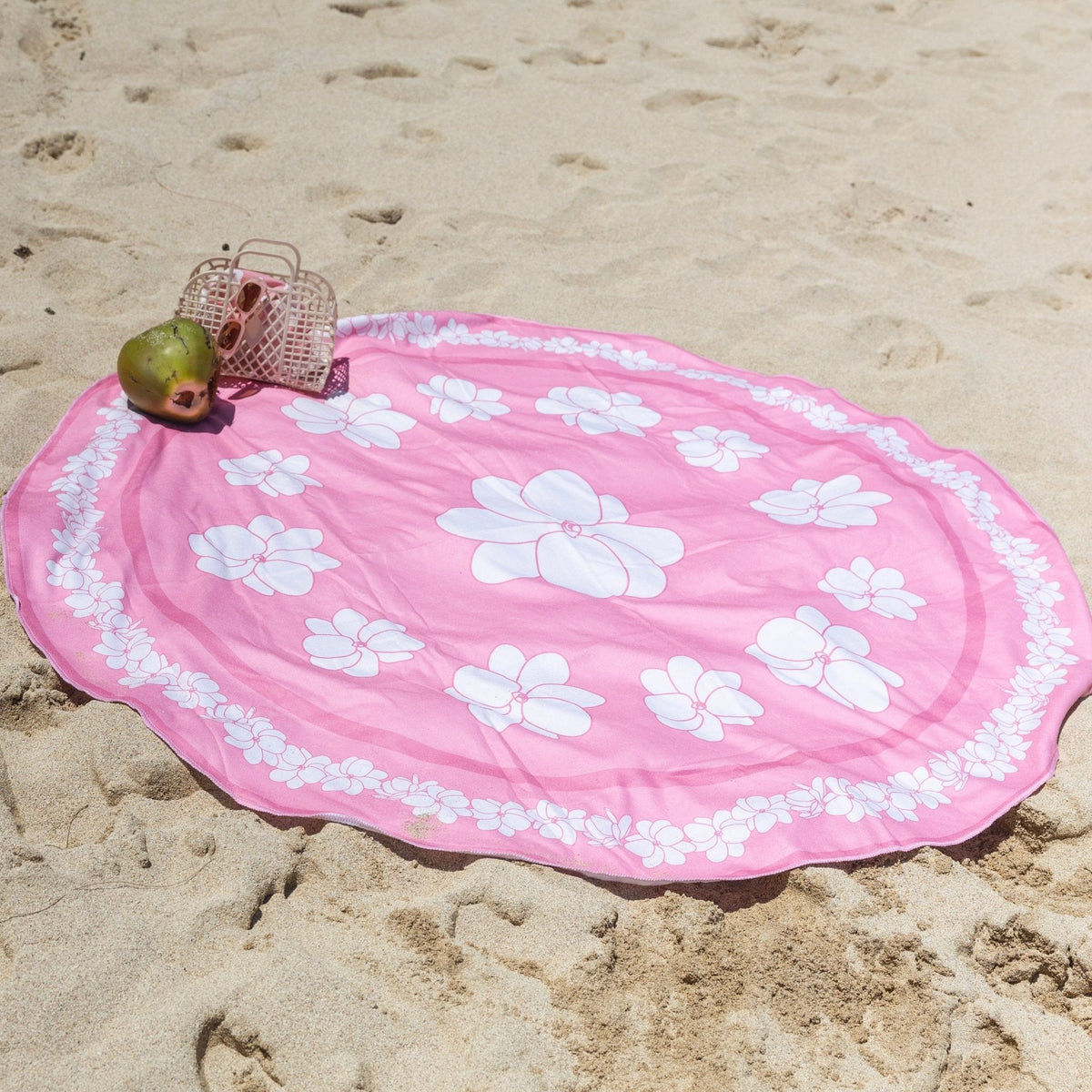 Rosey Pink Gardenia Lei Round Towel